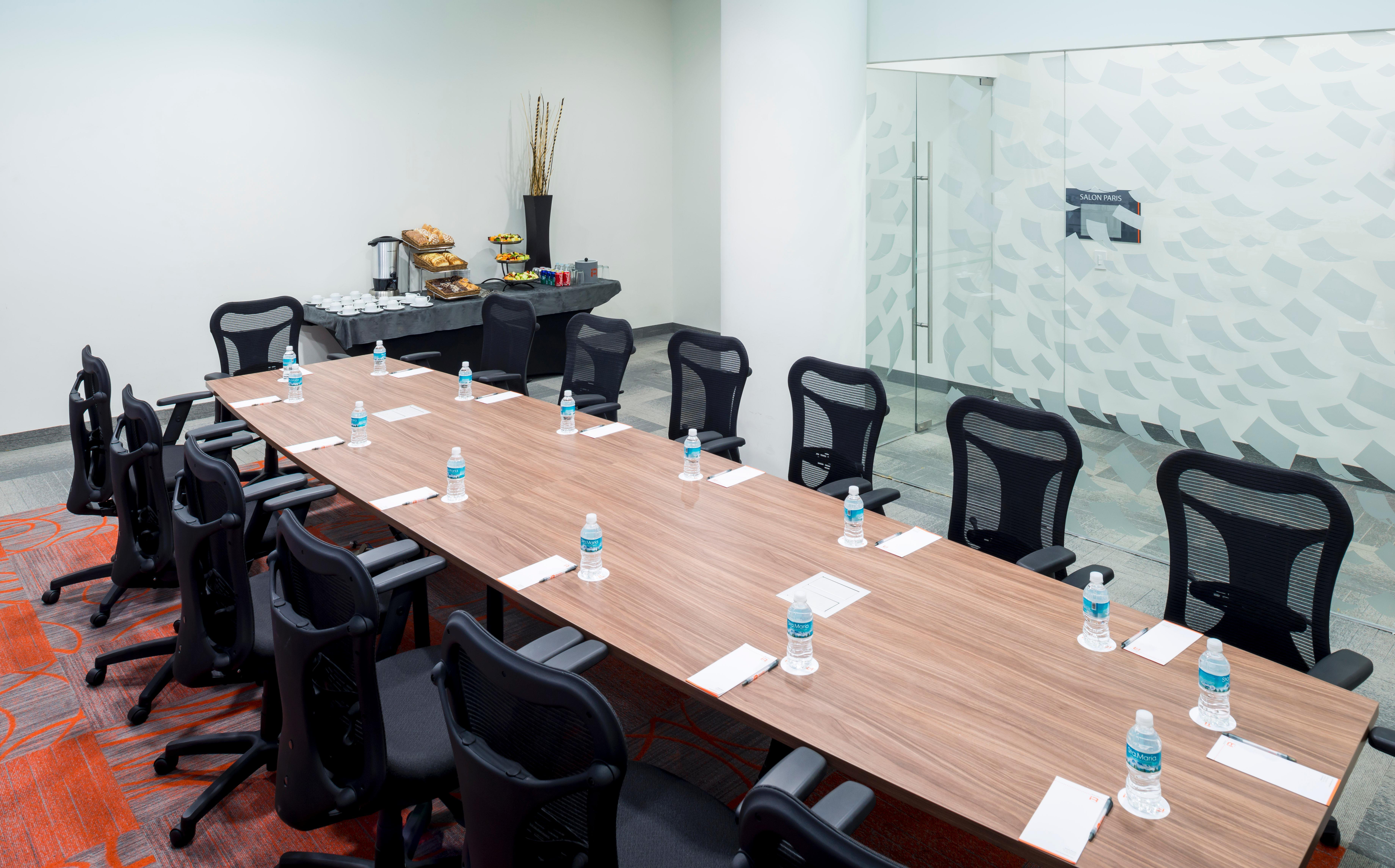 Real Inn Tijuana By Camino Real Hoteles Esterno foto A boardroom at a hotel