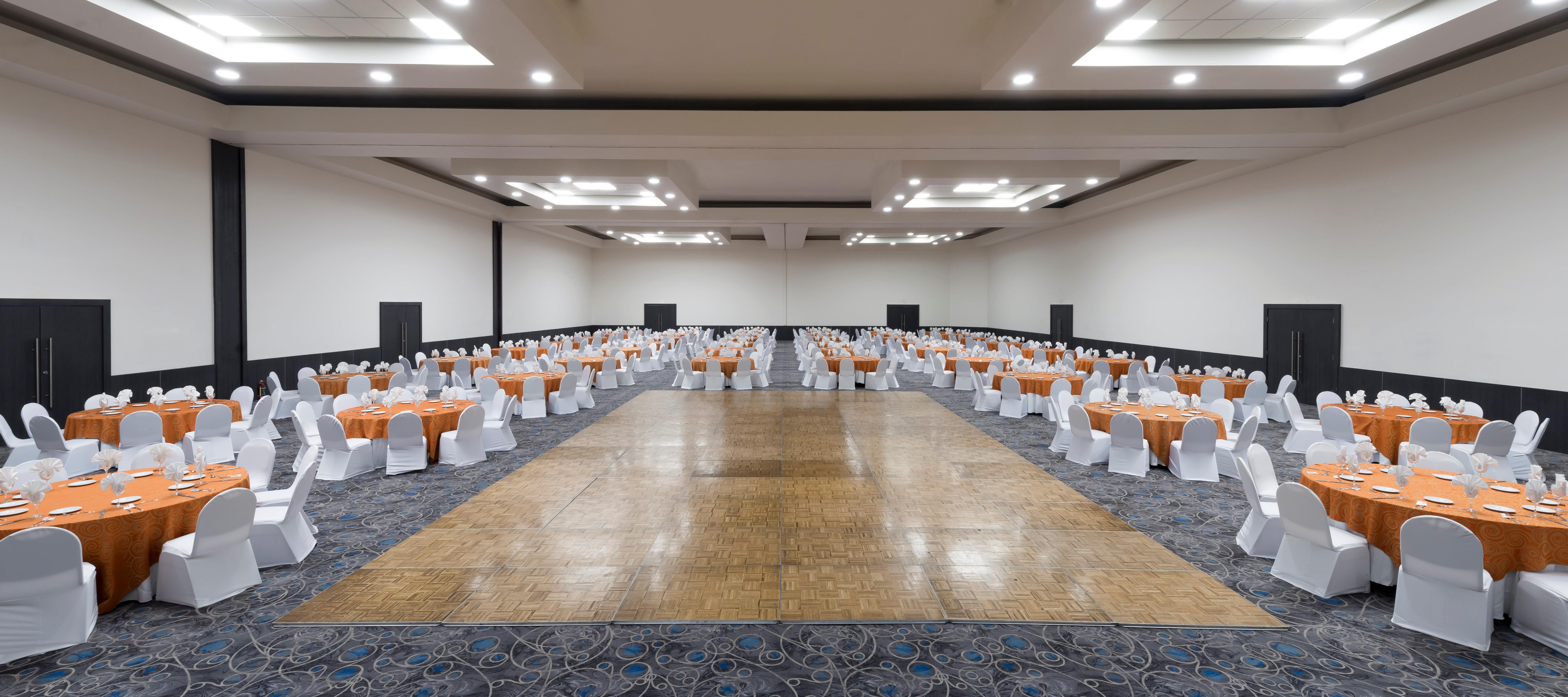Real Inn Tijuana By Camino Real Hoteles Esterno foto The ballroom at the hotel