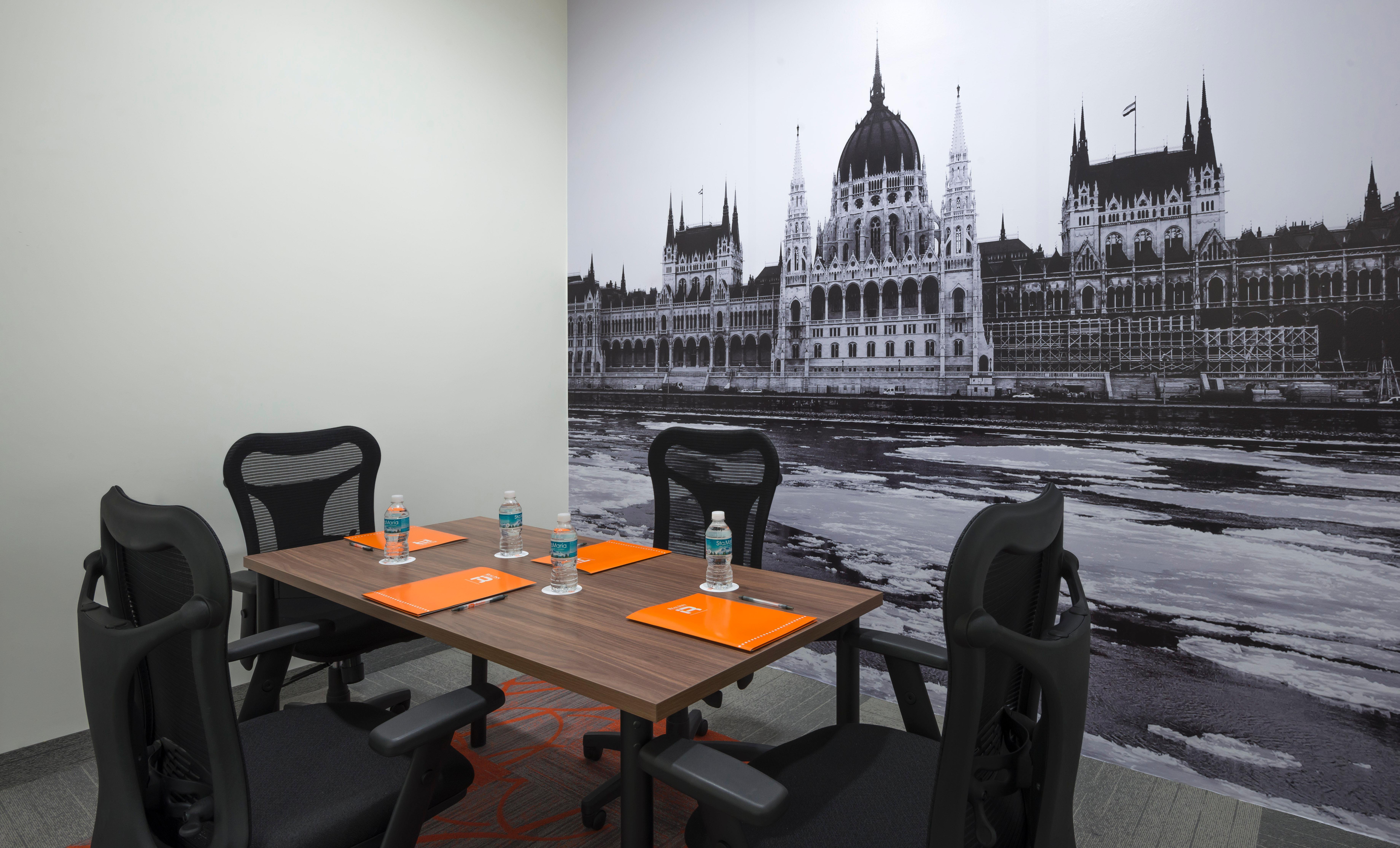 Real Inn Tijuana By Camino Real Hoteles Esterno foto A meeting room at the Budapest Business Center