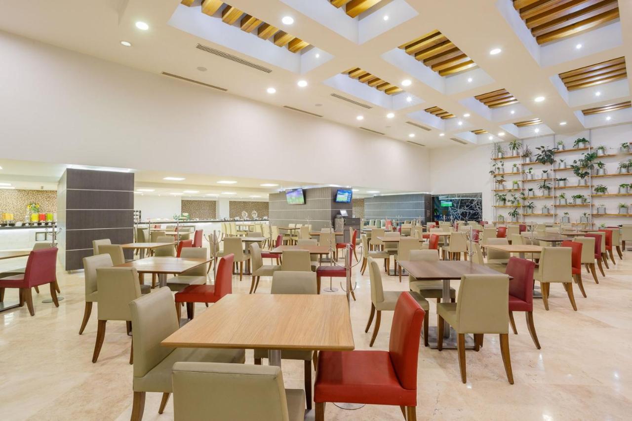 Real Inn Tijuana By Camino Real Hoteles Esterno foto The lounge at the airport