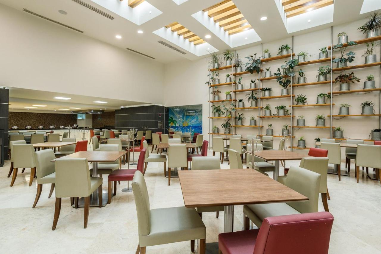 Real Inn Tijuana By Camino Real Hoteles Esterno foto The lounge at the airport