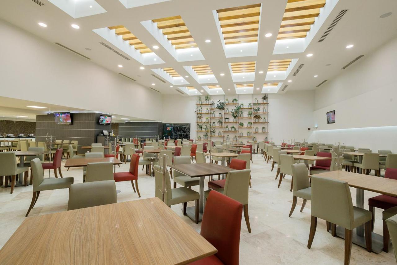 Real Inn Tijuana By Camino Real Hoteles Esterno foto The lounge at the airport
