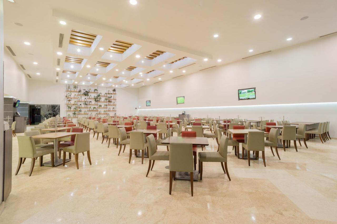 Real Inn Tijuana By Camino Real Hoteles Esterno foto The lounge at the airport