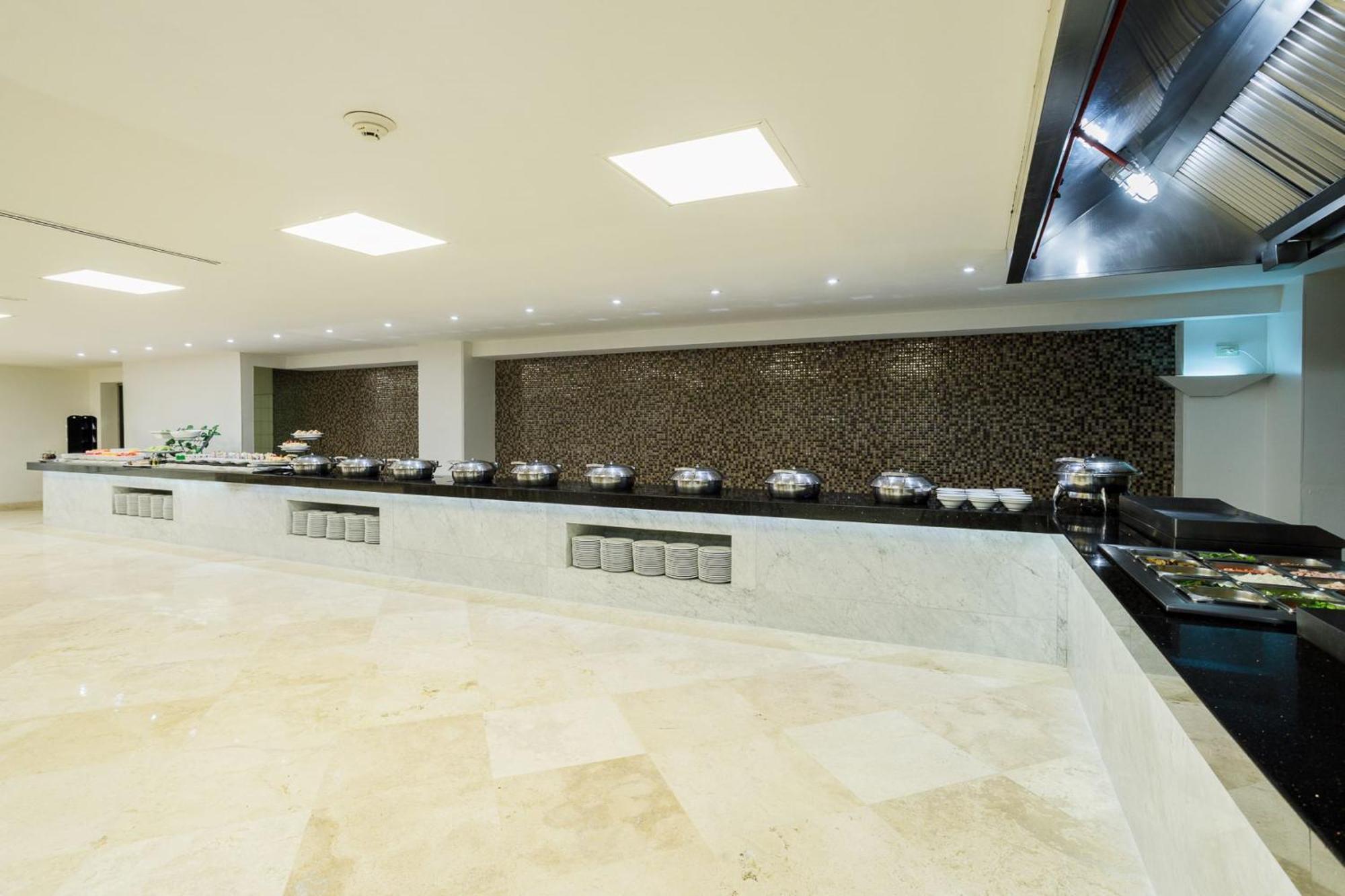 Real Inn Tijuana By Camino Real Hoteles Esterno foto The buffet at the 1010