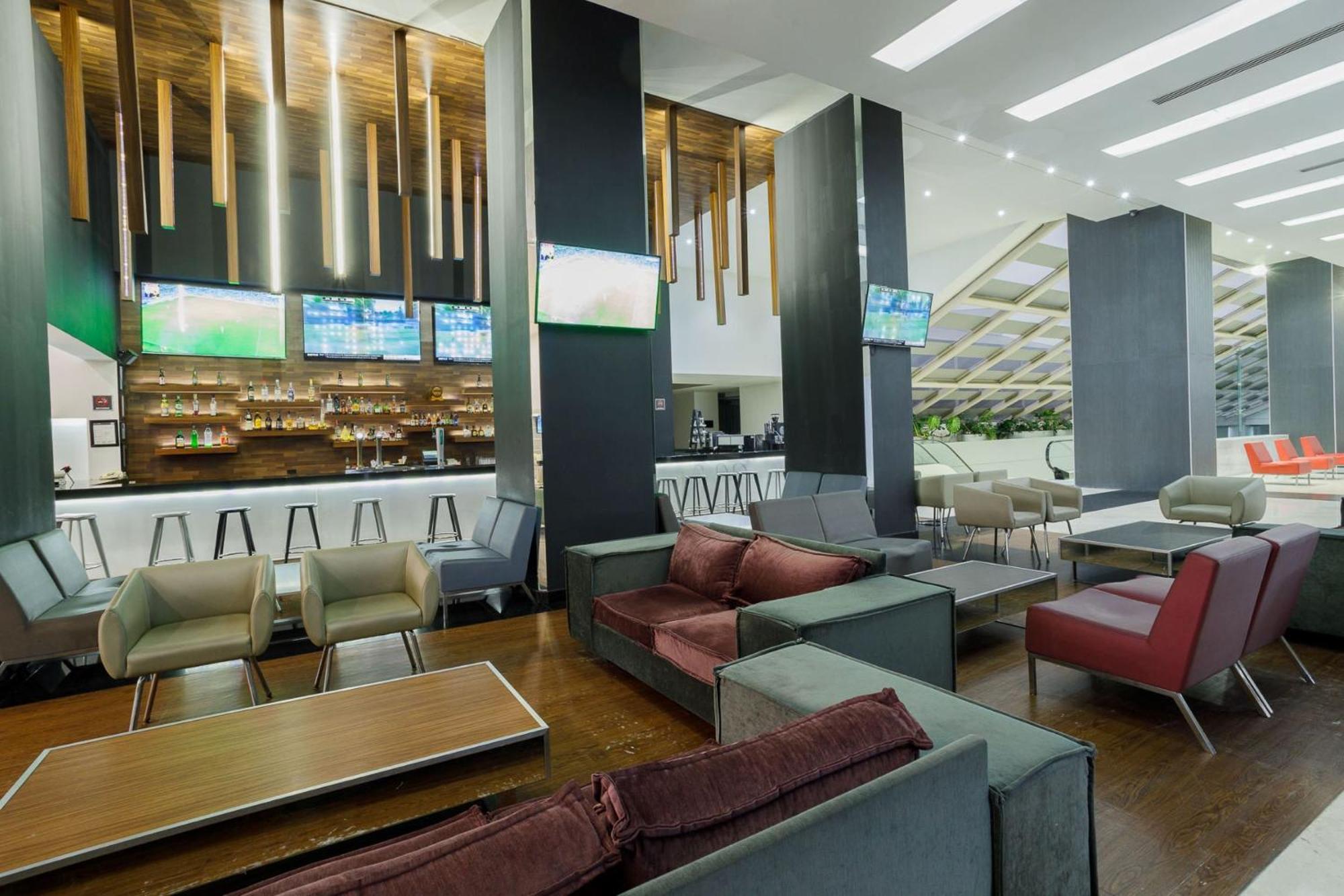 Real Inn Tijuana By Camino Real Hoteles Esterno foto The lounge at the airport