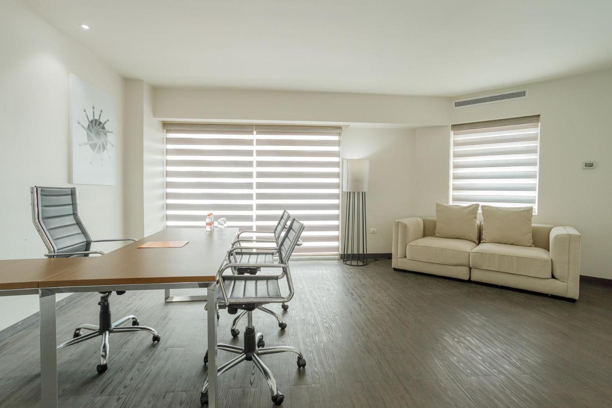 Real Inn Tijuana By Camino Real Hoteles Esterno foto Zebra roller shades