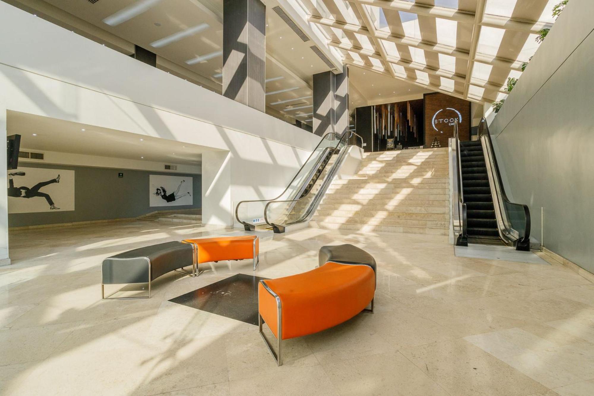Real Inn Tijuana By Camino Real Hoteles Esterno foto Interior of the terminal