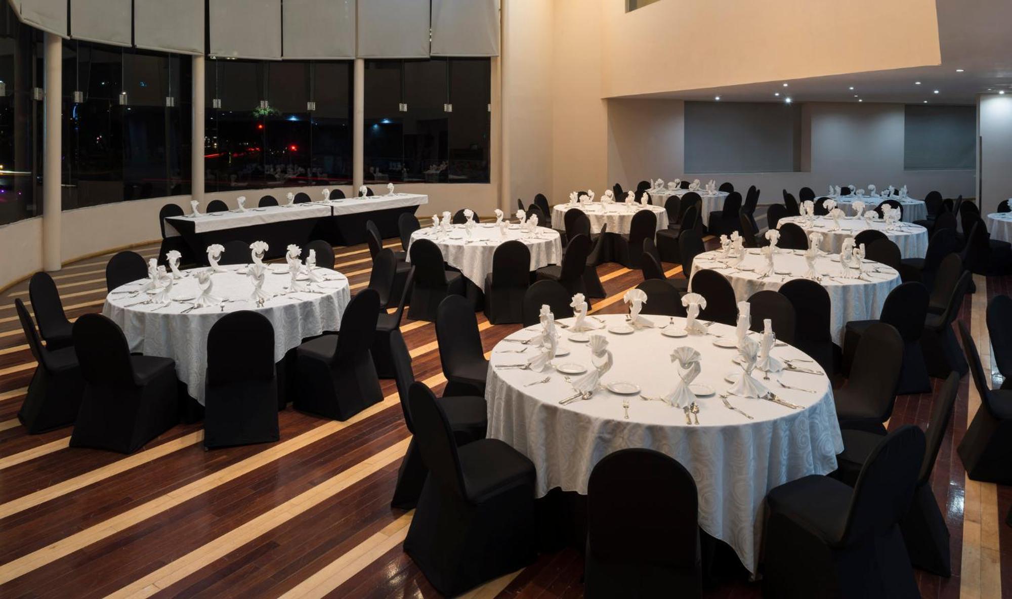Real Inn Tijuana By Camino Real Hoteles Esterno foto The Great Hall