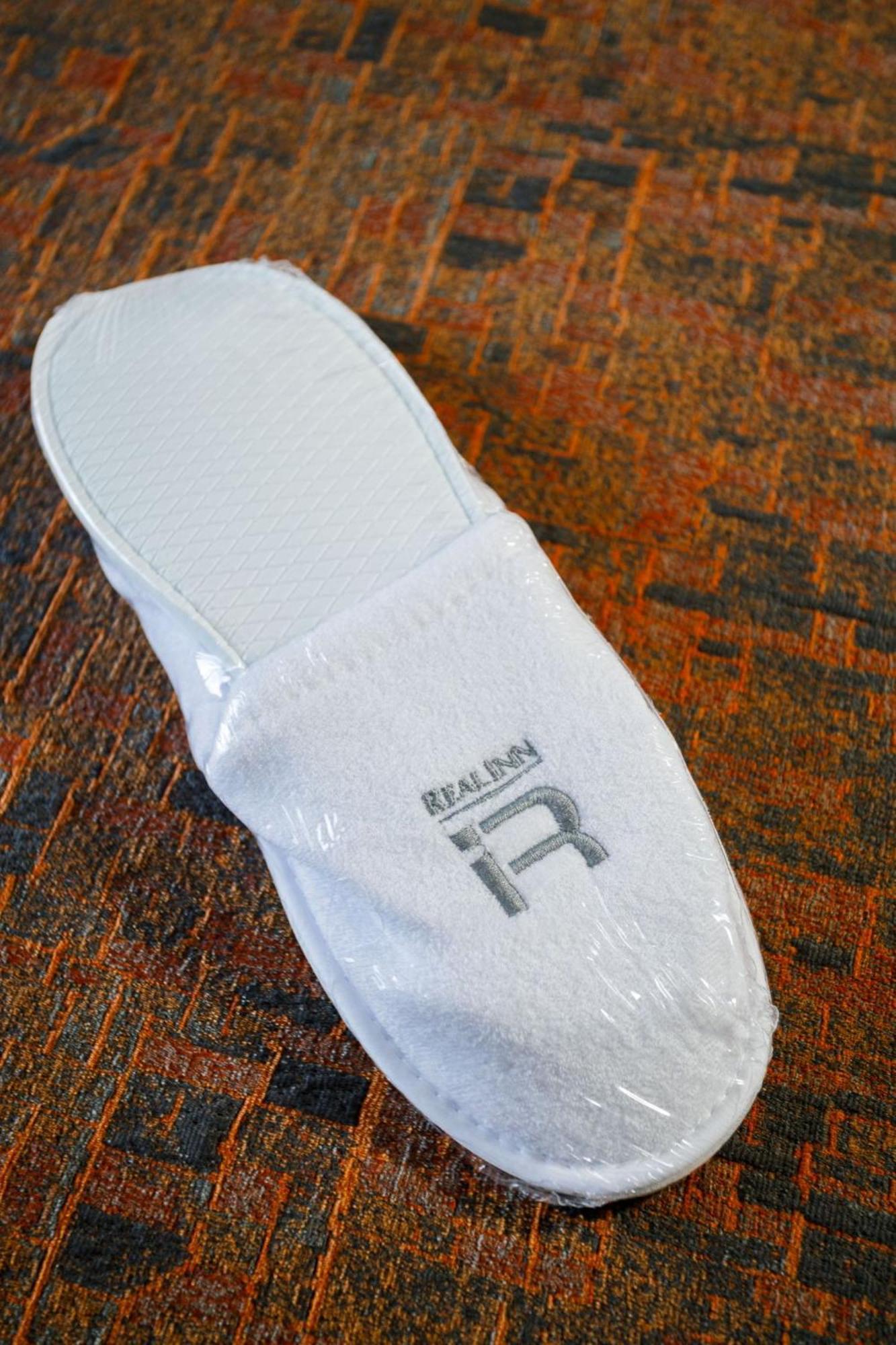Real Inn Tijuana By Camino Real Hoteles Esterno foto A pair of hotel slippers