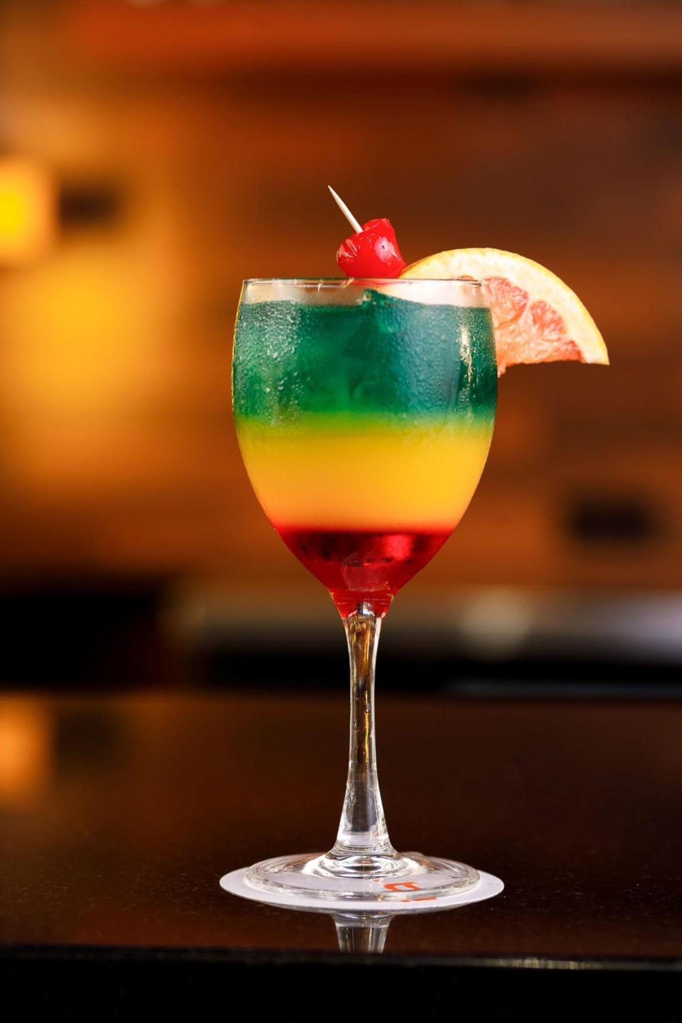 Real Inn Tijuana By Camino Real Hoteles Esterno foto A layered cocktail