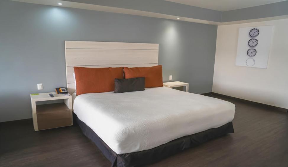 Real Inn Tijuana By Camino Real Hoteles Esterno foto A room at the hotel